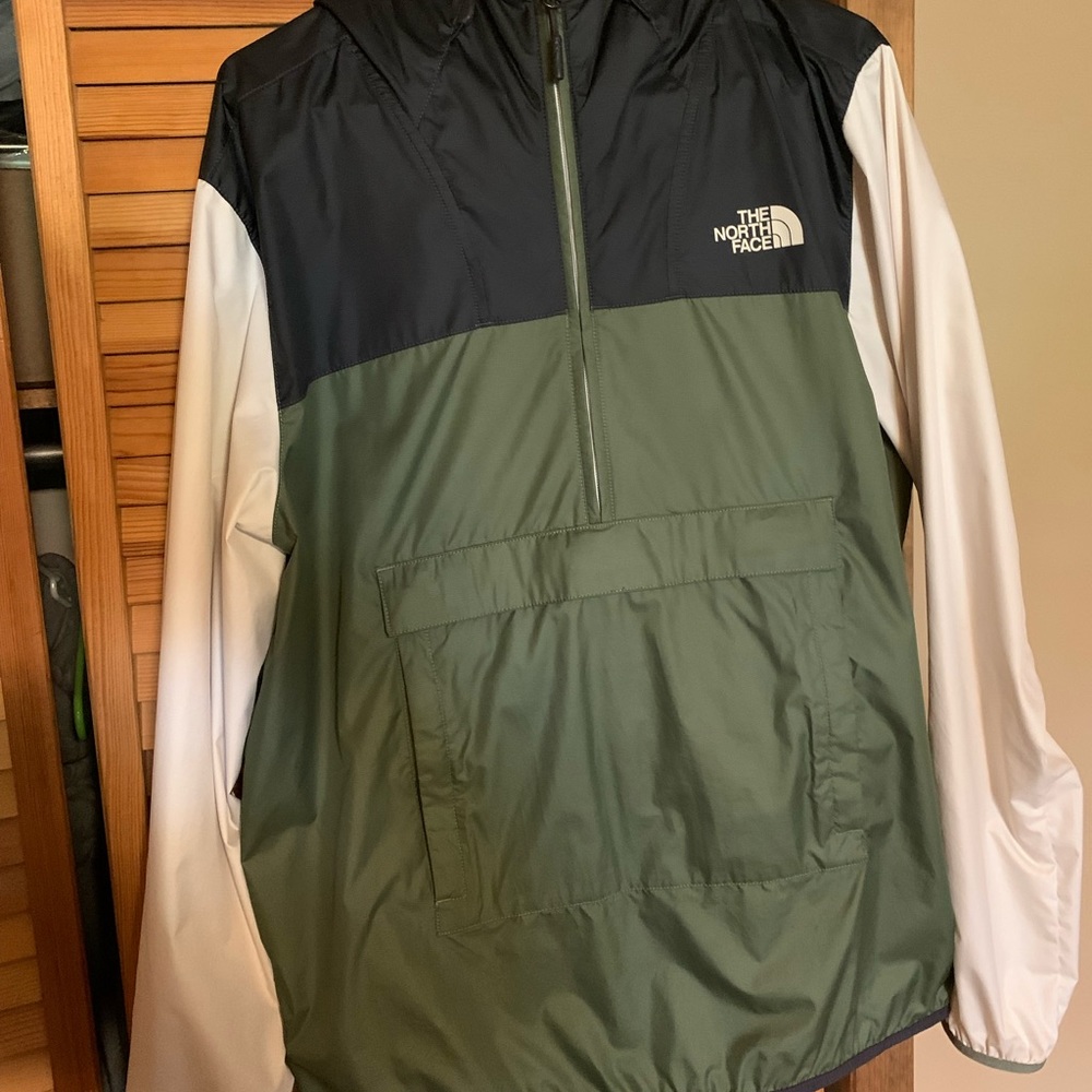 North face windwall windbreaker